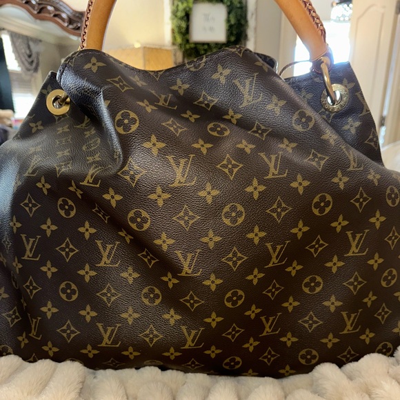Authentic Louis Vuitton artsy GM - Picture 1 of 16